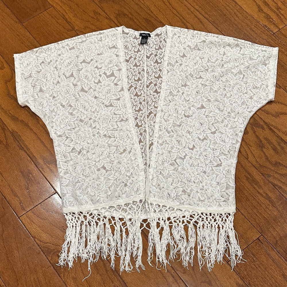 Rue21 White Crochet Lace Fringe Kimono